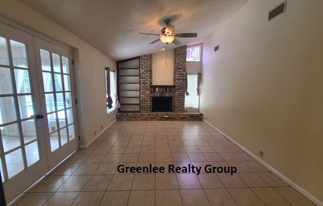 Large 3 Bed/2Bath/2 Car Garage Pool Home! Pool & Lawn Care Included!