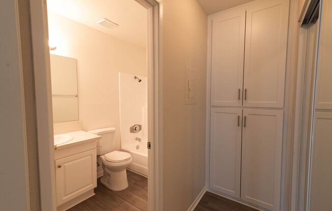 Studio, 1 bath, 600 sqft, $1,650, Unit 12