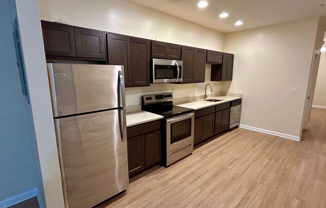 Studio, 1 bath, 596 sqft, $1,450, Unit 413 Unit 102