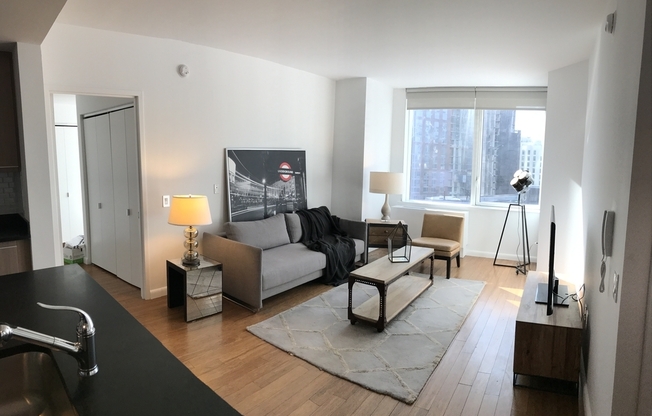 2 beds, 2 baths, 986 sqft, $6,395, Unit 11G