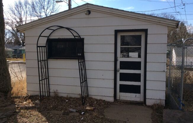 3 bedroom, 2 bath Single Family house