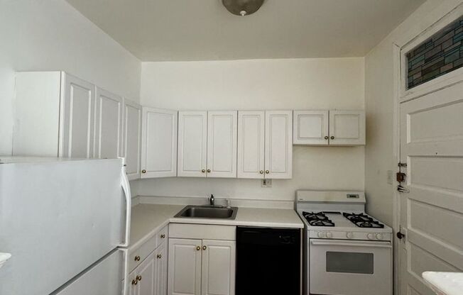 1 bed, 1 bath, 850 sqft, $1,600, Unit 4400-23