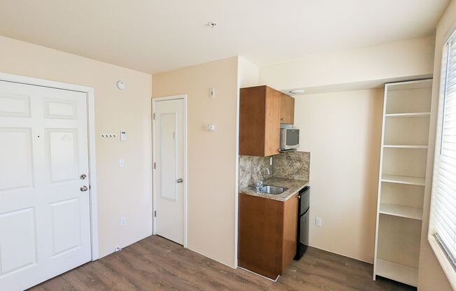 Studio, 1 bath, 154 sqft, $1,245, Unit 460