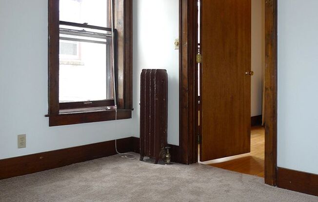 1 bed, 1 bath, 410 sqft, $915, Unit 15 - 35