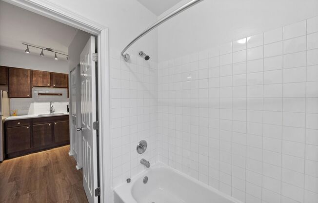 Studio, 1 bath, 321 sqft, $1,295, Unit 4H