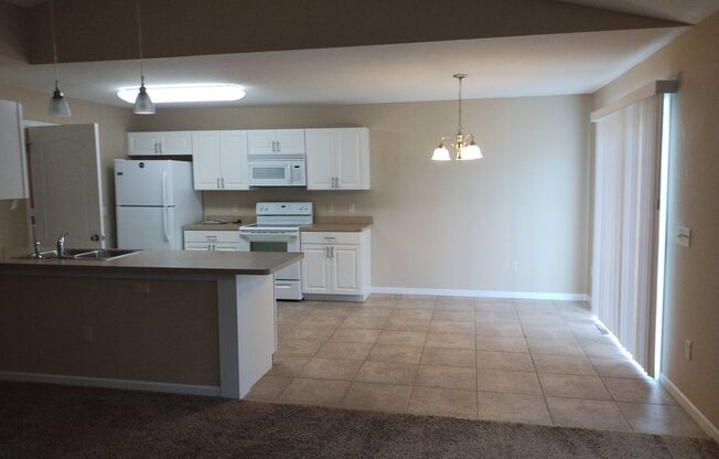 2 beds, 2 baths, $1,599