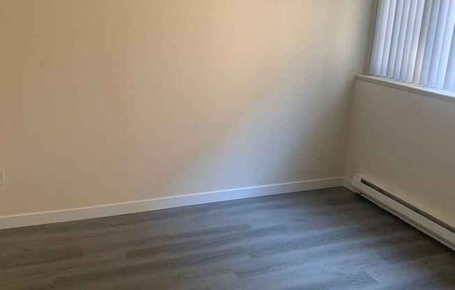 1 bed, 1 bath, 604 sqft, $1,600, Unit B2