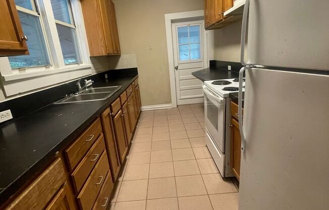 3 beds, 1 bath, $995