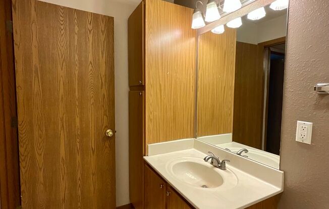 1 bed, 1 bath, 843 sqft, $990, Unit 05-301