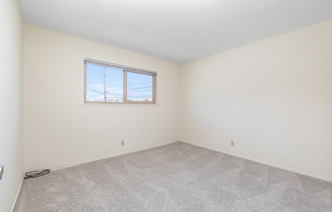 2 beds, 1 bath, $2,350, Unit 1576-D