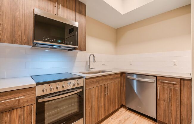 Studio, 1 bath, 389 sqft, $1,450, Unit 207