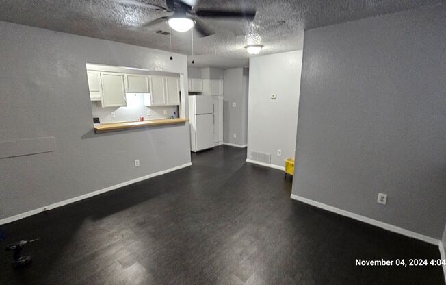 2 beds, 1 bath, $1,095, Unit 5424