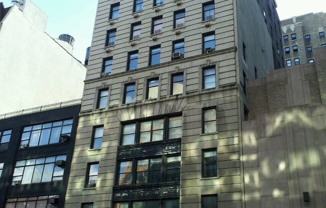 116 W 14 ST