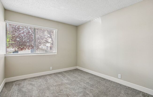 2 beds, 2 baths, 976 sqft, $1,448, Unit 5F