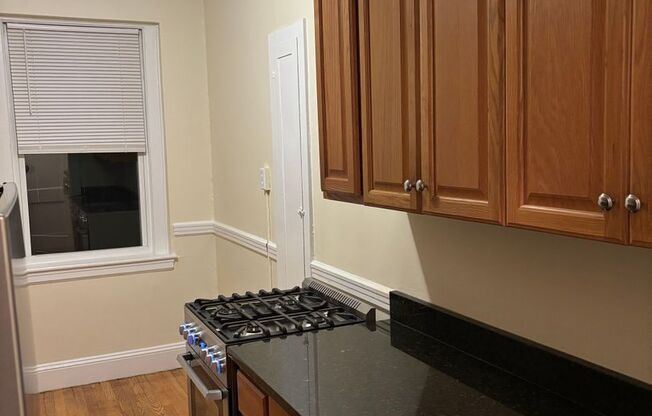 Studio, 1 bath, 421 sqft, $1,900, Unit 25