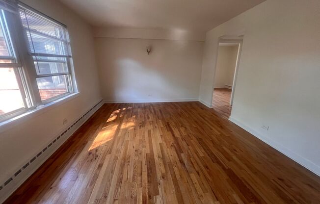 2104-24 W. Foster Ave