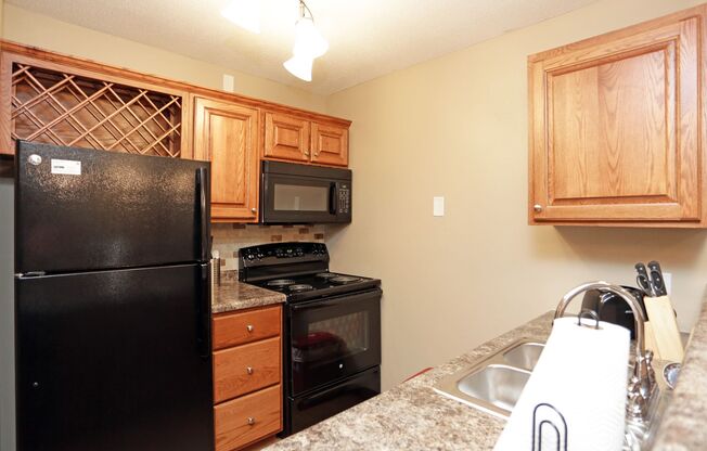 1 bed, 1 bath, 625 sqft, $845, Unit 4320 Westbrook Drive Apt 1