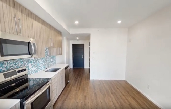 Studio, 1 bath, 272 sqft, $1,290, Unit 211