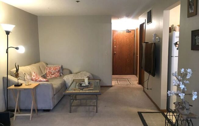 2 beds, 1 bath, 775 sqft, $1,325, Unit 203