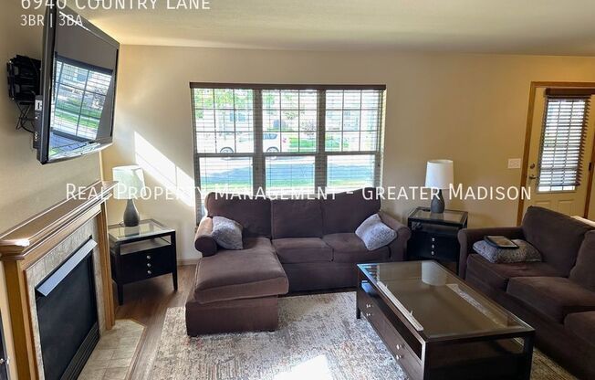 6940 COUNTRY LN