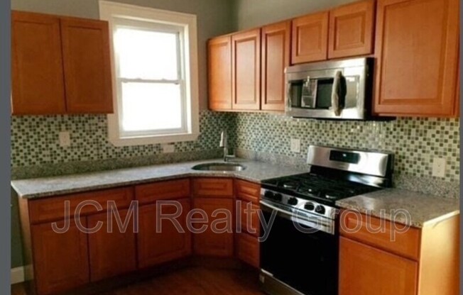 13 HENDRY ST