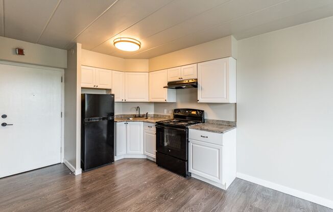 Studio, 1 bath, 425 sqft, $606, Unit Unit 318