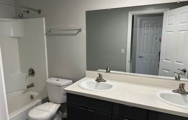 2 beds, 1.5 baths, 1,074 sqft, $2,995, Unit 801R3