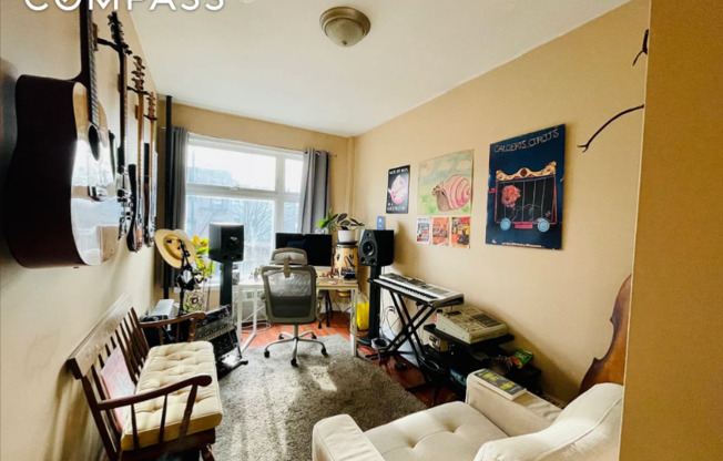 3 beds, $3,200, Unit 4