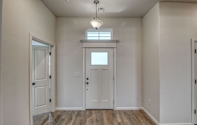 Beautiful Home in Summit Lakes!