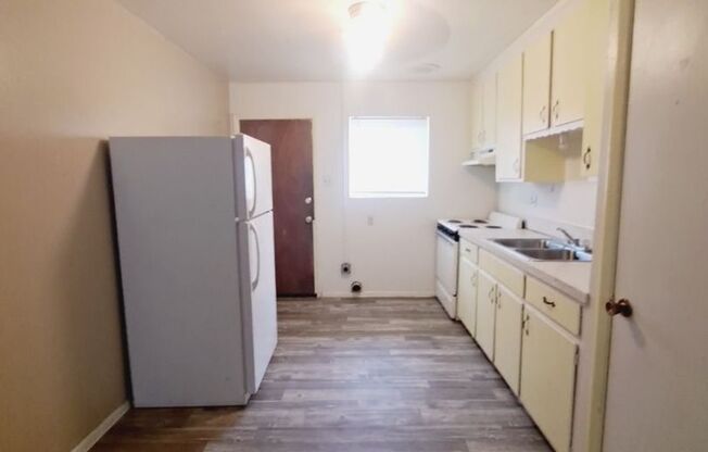 2 beds, 1 bath, 800 sqft, $1,090