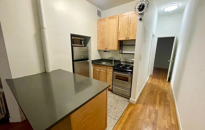 1 bed, 1 bath, $2,675, Unit 1WR