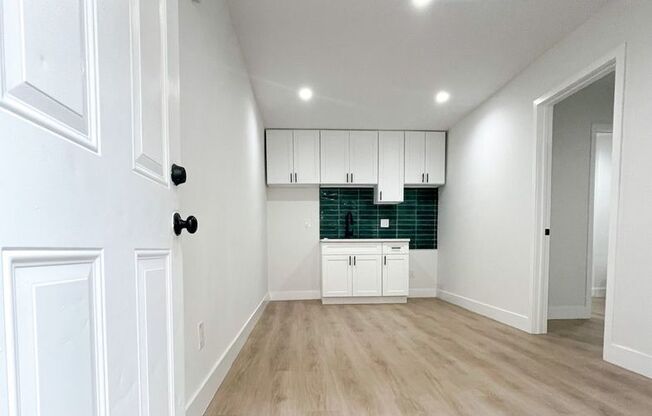 4814 Mascot St