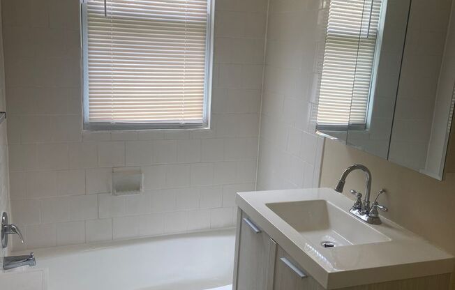 Studio, 1 bath, 320 sqft, $1,550, Unit 206