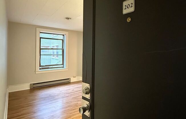 Studio, 1 bath, 280 sqft, $950, Unit 202