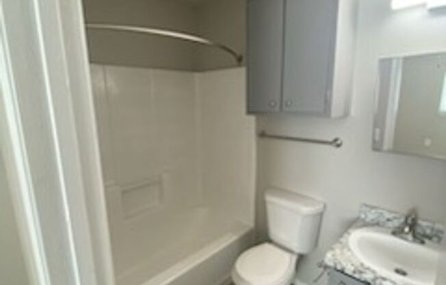 2 beds, 2 baths, 856 sqft, $920, Unit 2827-1805