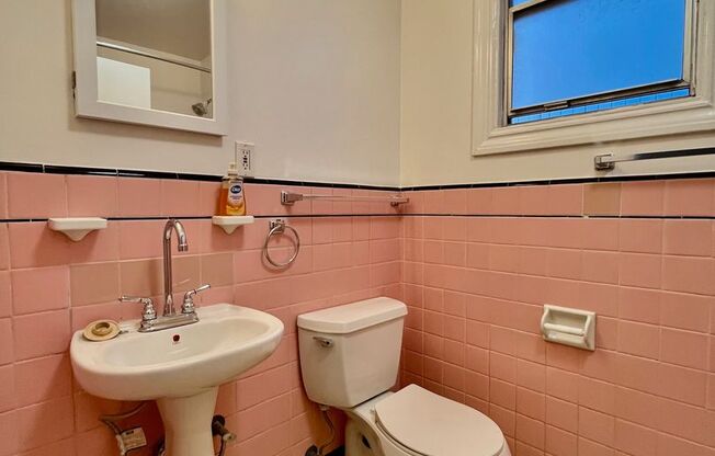 1 bed, 1 bath, $2,650, Unit 75