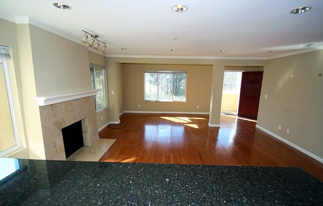 CHARMING 3 BED, 2 BATH SF HOME FOR RENT IN BOTHELL