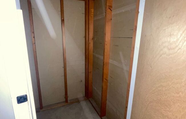 2 beds, 1 bath, 760 sqft, $1,100, Unit 31