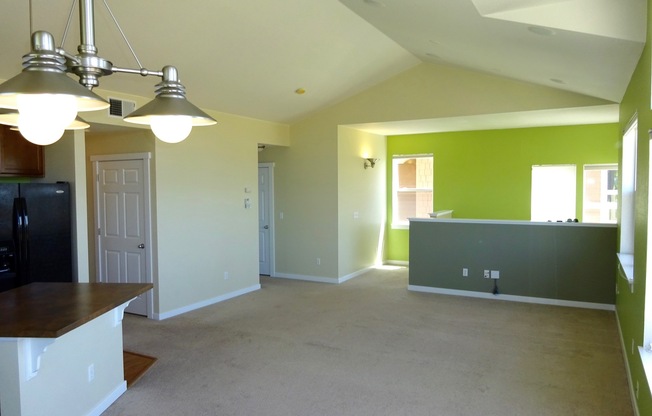 Top Floor Two-Bedroom w/ Detached Garage