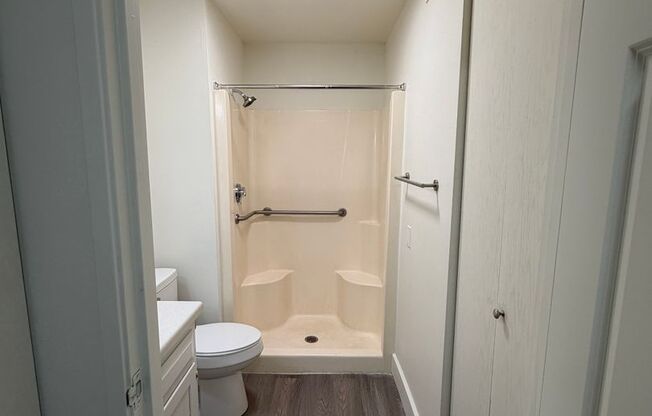 2 beds, 2 baths, 1,050 sqft, $1,670, Unit 2050N