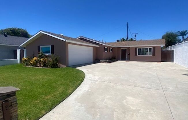 Beautiful 3 bedroom, 2 bath home in lovely Huntington Beach