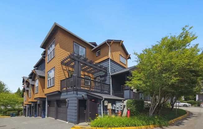 Spacious 3BR/3.5BA Townhome in Desirable Education Hill – Prime Redmond Location!
