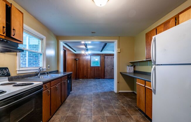 3 beds, 1 bath, $1,325