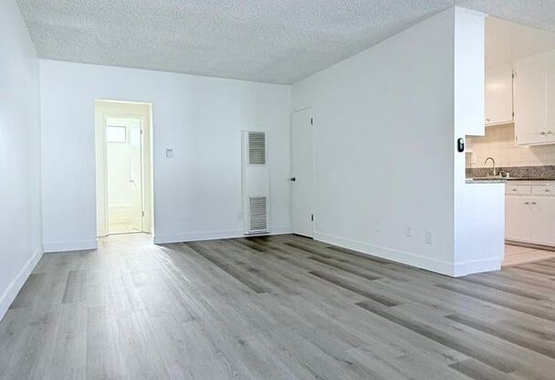 1 bed, 1 bath, 700 sqft, $1,925, Unit 18