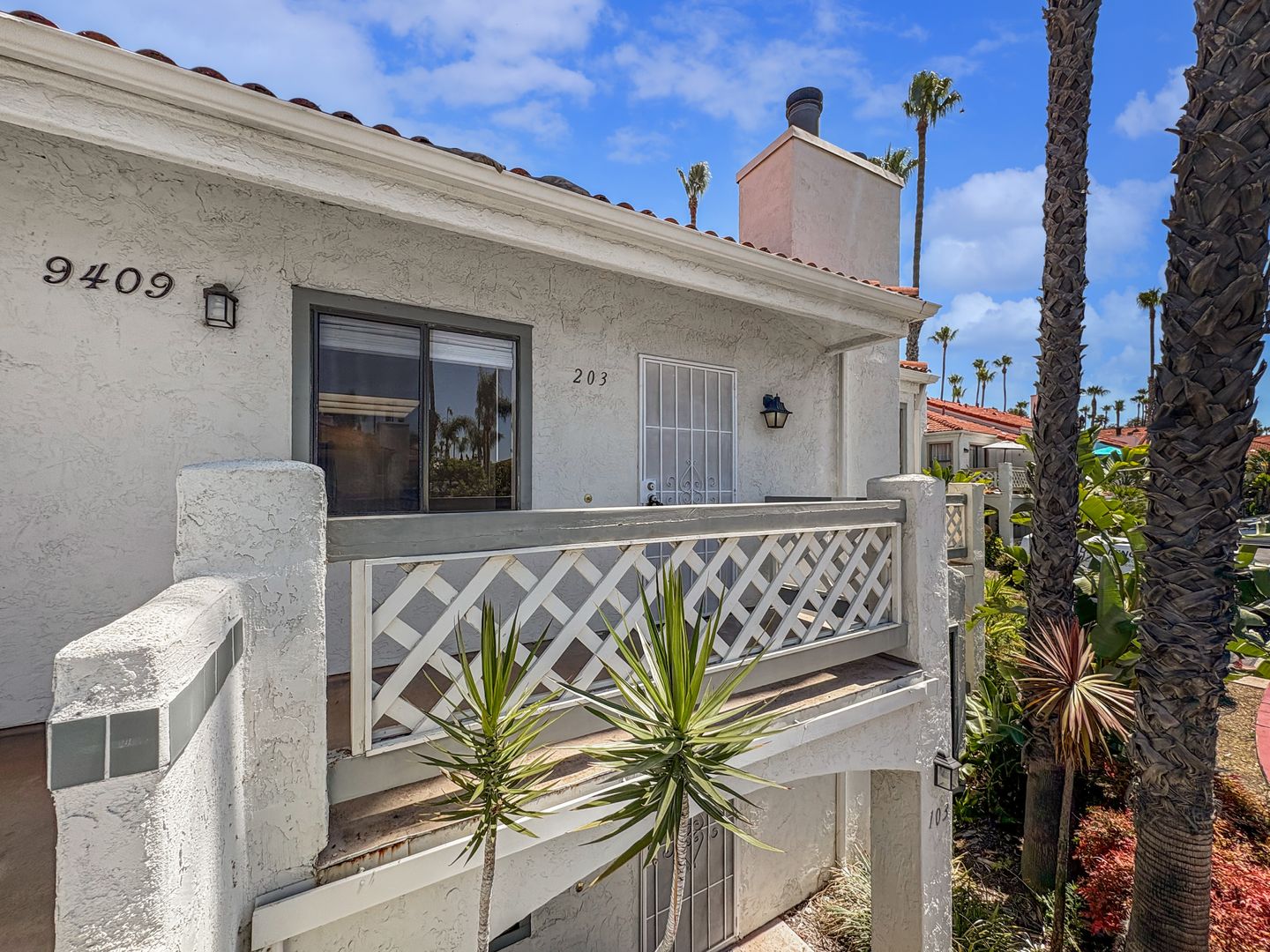 Spacious 2BR/2BA San Diego Condo Featuring In-Unit Washer/Dryer, Balcony & Reserved Parking!
