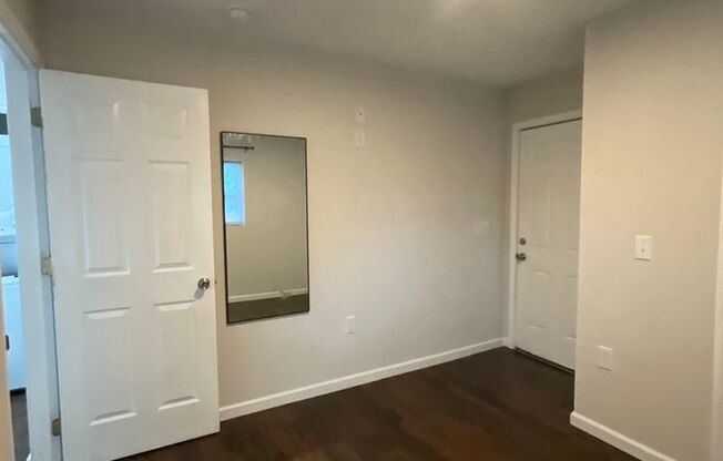 2 beds, 1 bath, $1,195, Unit Unit A