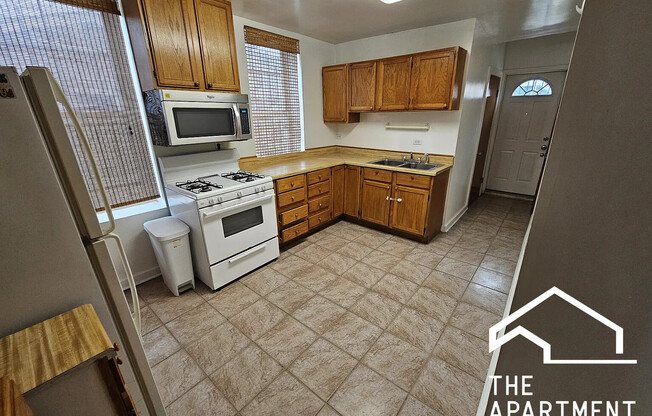 3531 West Dickens Ave.