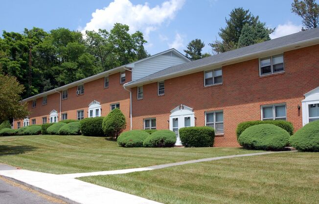 2 beds, 1.5 baths, 900 sqft, $1,440, Unit F-9