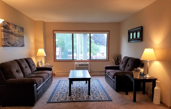 2 beds, 1 bath, 749 sqft, $1,150, Unit 105907