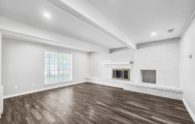 2404 DALGREEN DR